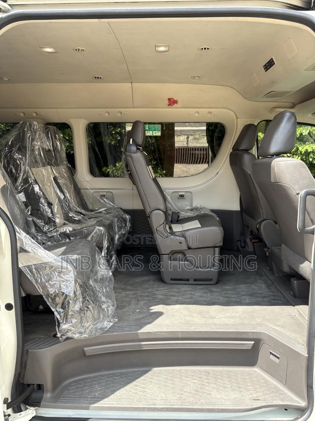 Toyota HiAce 2021 White