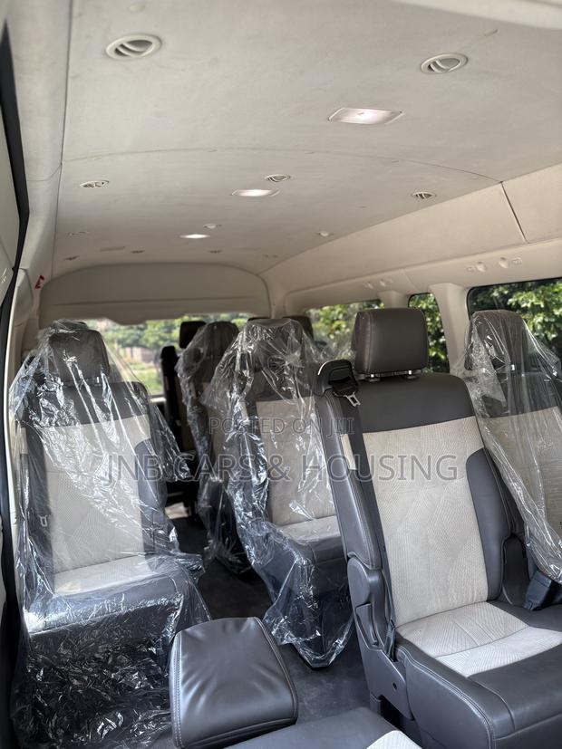 Toyota HiAce 2021 White