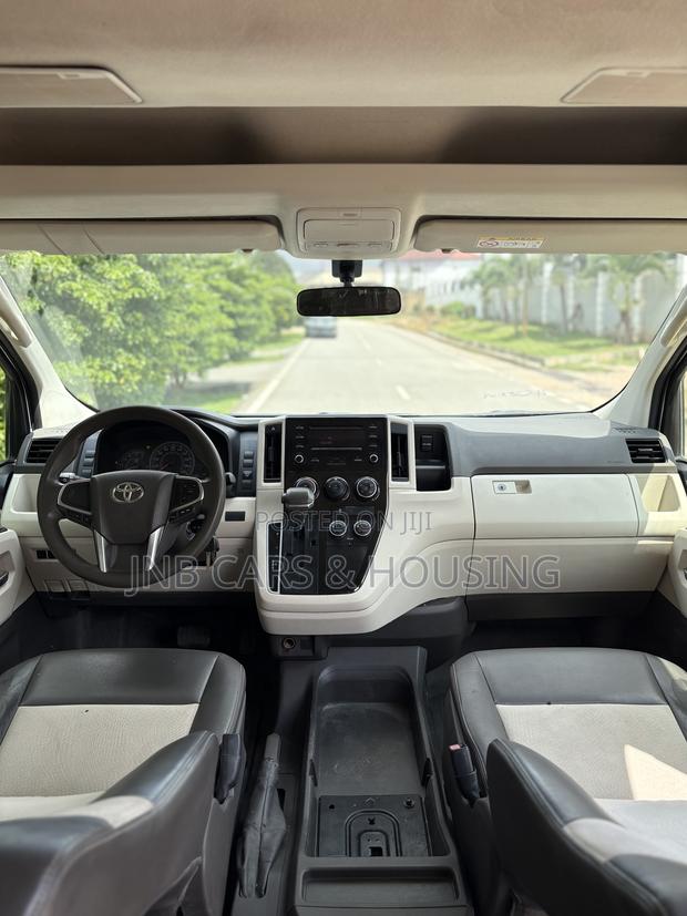 Toyota HiAce 2021 White