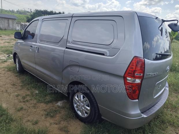 Hyundai Starex 2016 Grey photo 4
