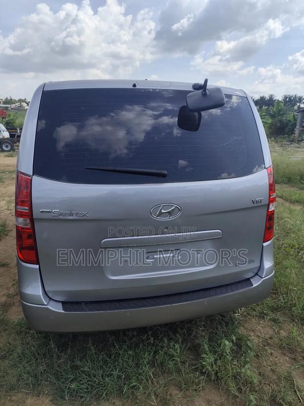 Hyundai Starex 2016 Grey photo 5