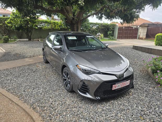 Toyota Corolla SE 4dr Sedan (1.8L 4cyl CVT) 2017 Gray
