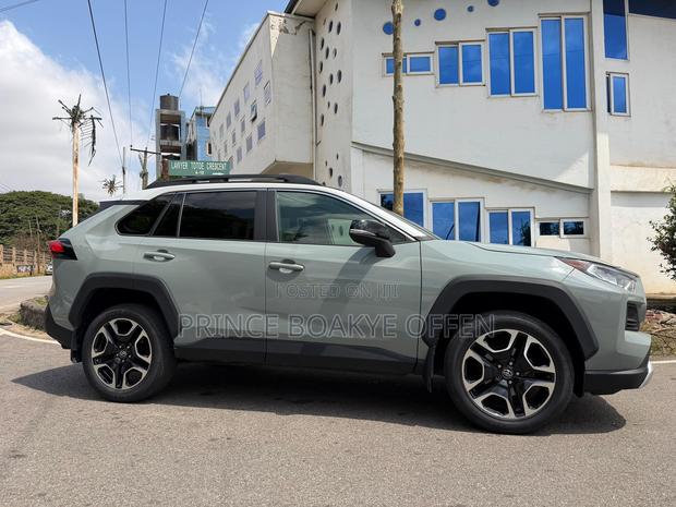 Toyota RAV4 2019 photo 2