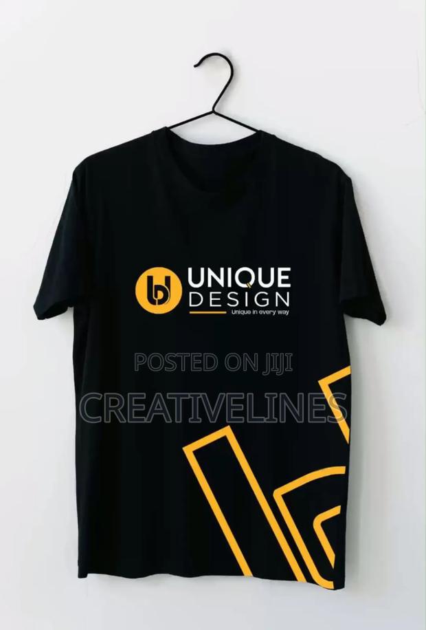 Blavk and Gild Tee · Photo 2