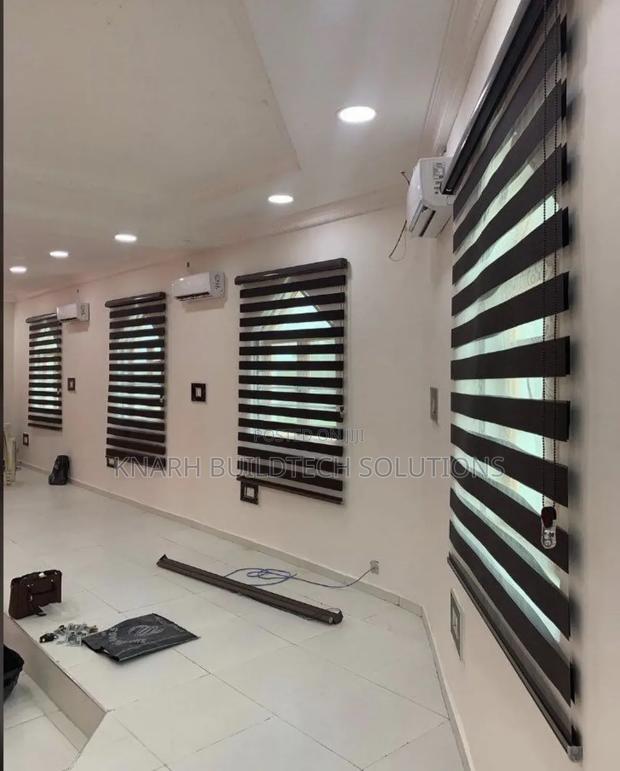 Curtain Blinds · Photo 2