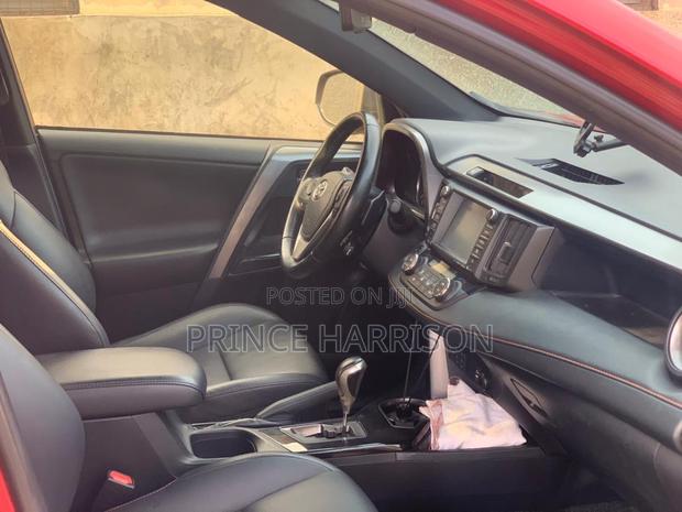 Toyota RAV4 XLE 4dr SUV AWD (2.5L 4cyl 6A) 2018 Red