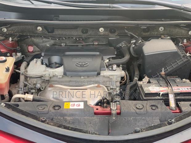 Toyota RAV4 XLE 4dr SUV AWD (2.5L 4cyl 6A) 2018 Red