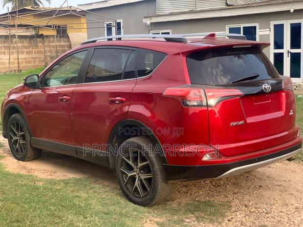 Toyota RAV4 XLE 4dr SUV AWD (2.5L 4cyl 6A) 2018 Red