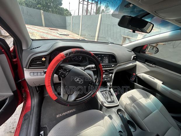 Hyundai Elantra SEL 2020 Red photo 6