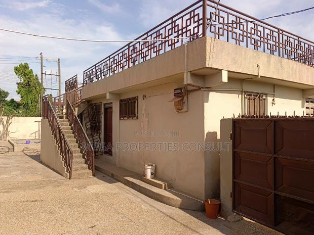 12bdrm House in Achimota for sale · Photo 3