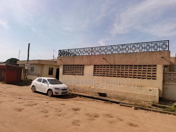 12bdrm House in Achimota for sale · Photo 4