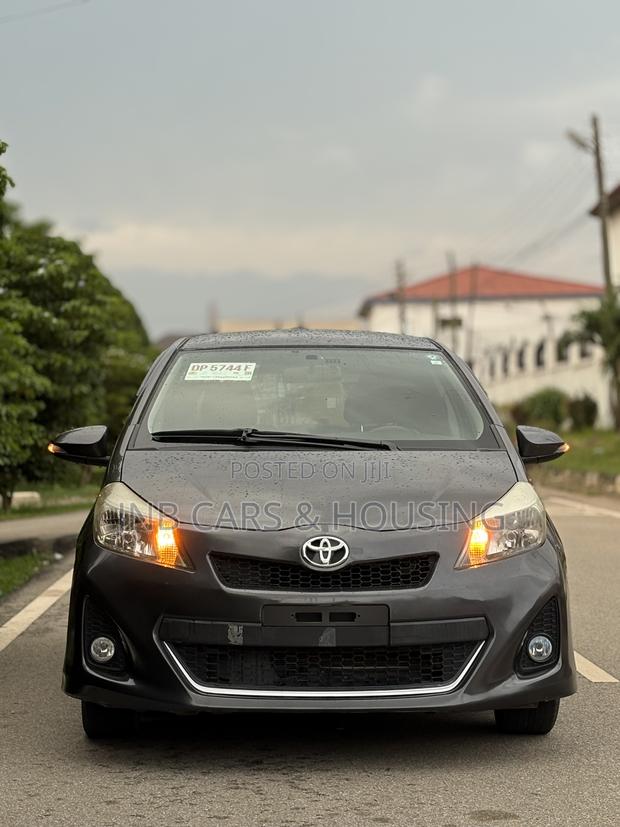 Toyota Vitz 2012 Gray