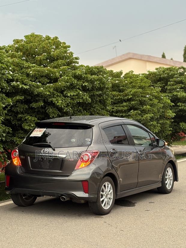 Toyota Vitz 2012 Gray