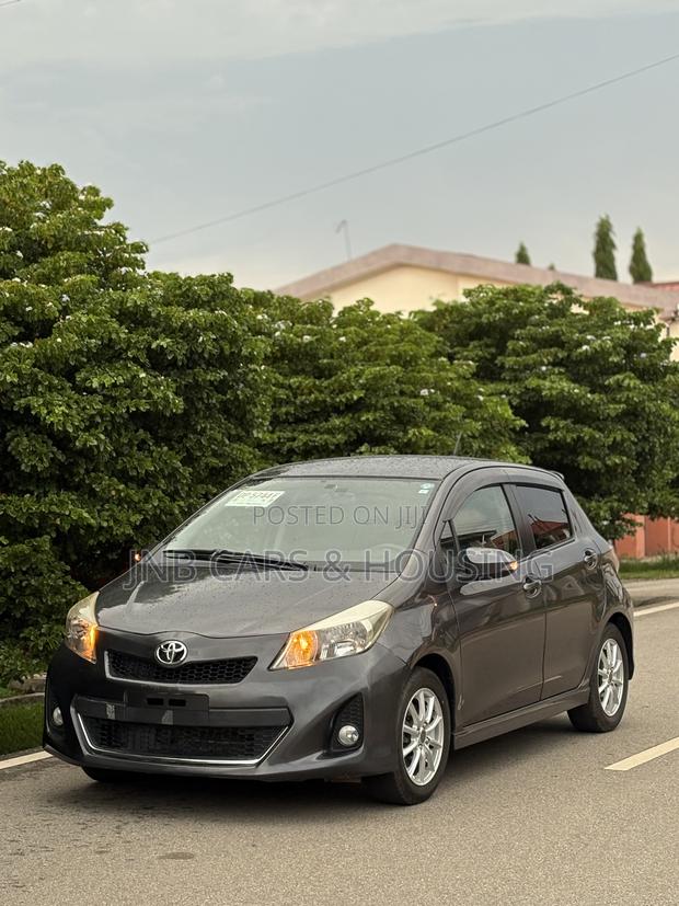 Toyota Vitz 2012 Gray
