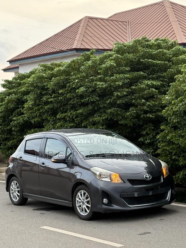 Toyota Vitz 2012 Gray