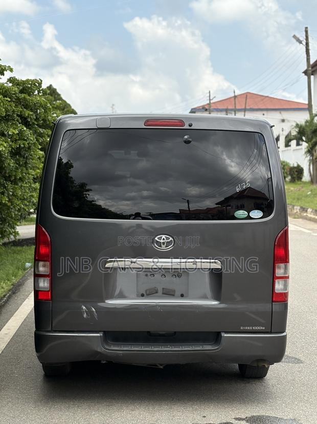 Toyota HiAce 2013 Grey