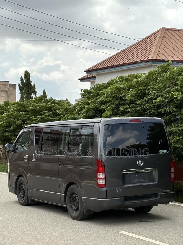 Toyota HiAce 2013 Grey