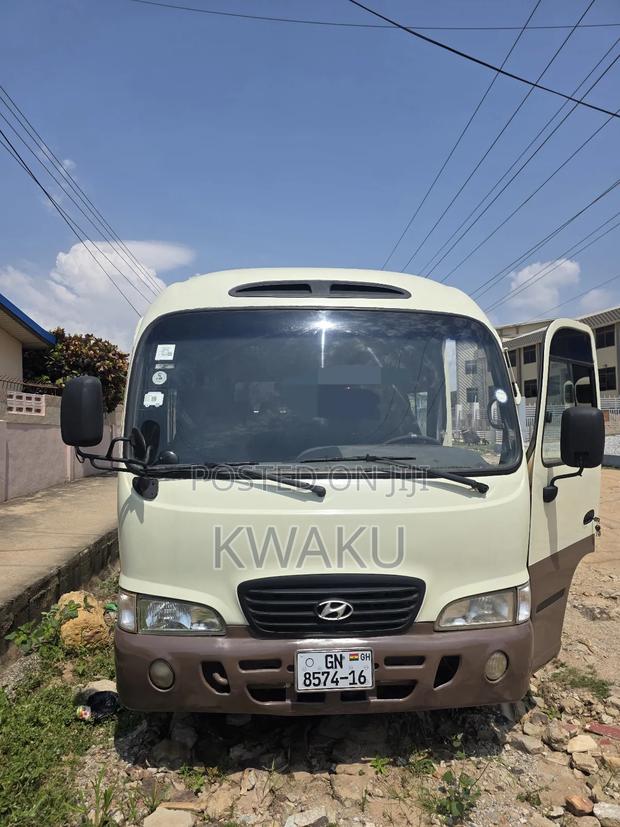 Hyundai County 2007 White