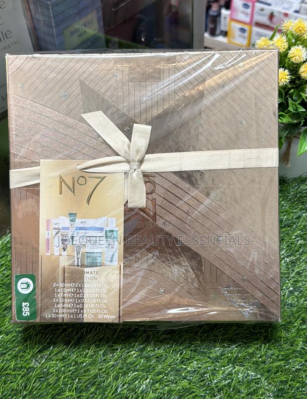 No7 Ultimate Glow Facial Set · Photo 1