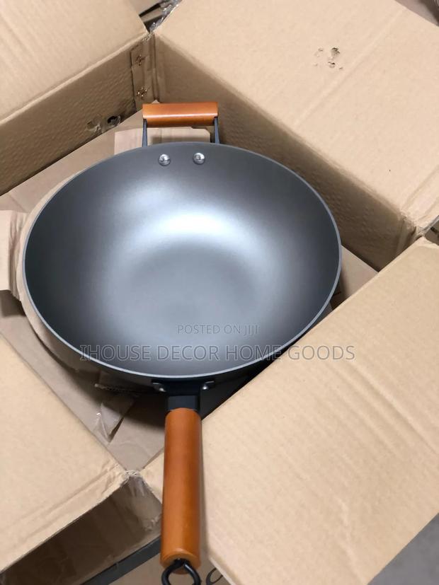 33cm Cast Iron Wok Pan photo 3