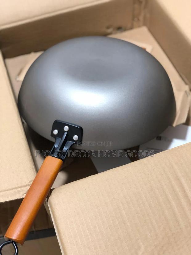 33cm Cast Iron Wok Pan photo 4