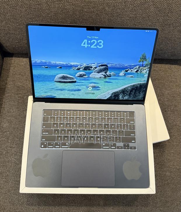 Laptop Apple MacBook Air 2024 M3 15-Inch 8GB Apple M3 SSD 512GB