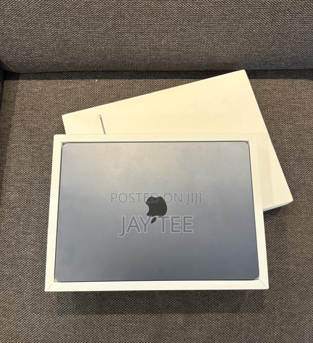 Laptop Apple MacBook Air 2024 M3 15-Inch 8GB Apple M3 SSD 512GB