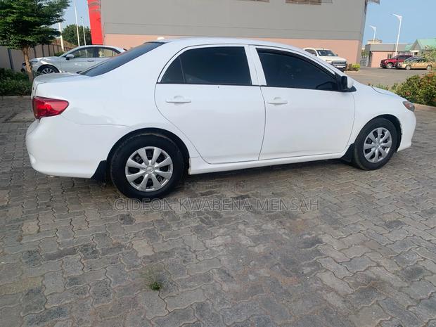 Toyota Corolla LE 4dr Sedan (1.8L 4cyl 4A) 2010 White photo 8