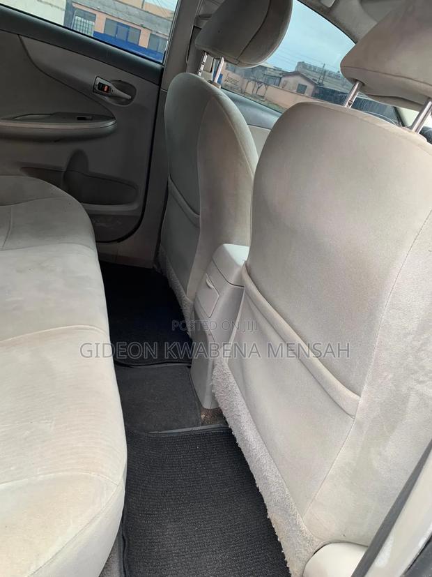 Toyota Corolla LE 4dr Sedan (1.8L 4cyl 4A) 2010 White photo 12