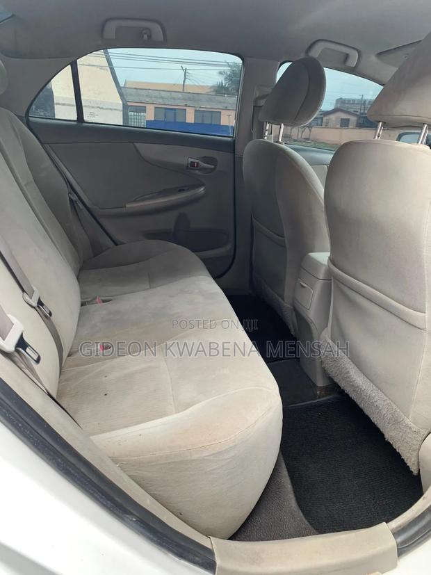 Toyota Corolla LE 4dr Sedan (1.8L 4cyl 4A) 2010 White photo 15