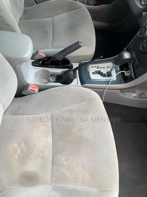Toyota Corolla LE 4dr Sedan (1.8L 4cyl 4A) 2010 White photo 16
