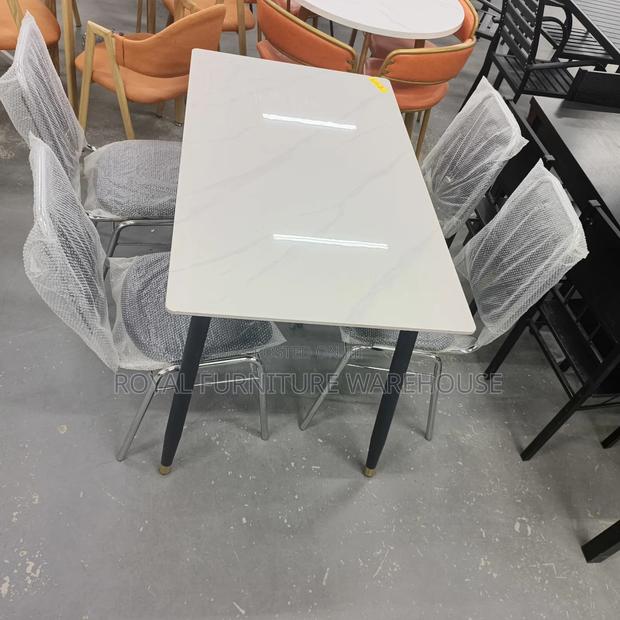 Cz - Lc2 Whitish Heavy Marble With Metallic Frame 4 Seater Dining Set · Photo 4
