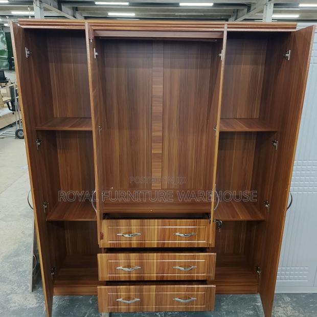 Spend Pear Color 4 Doors Wooden Wardrobe · Photo 4