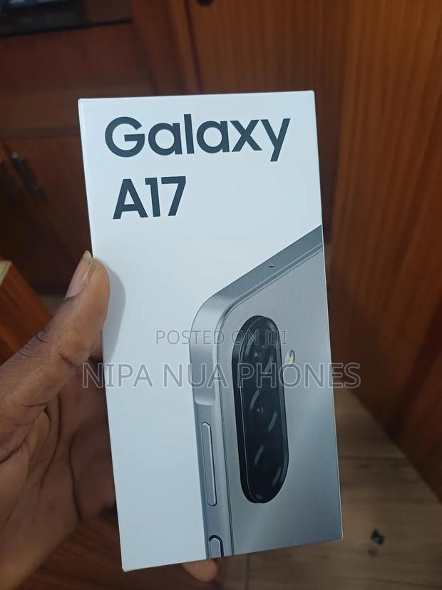 New Samsung Galaxy A17 128 GB Silver · Photo 3