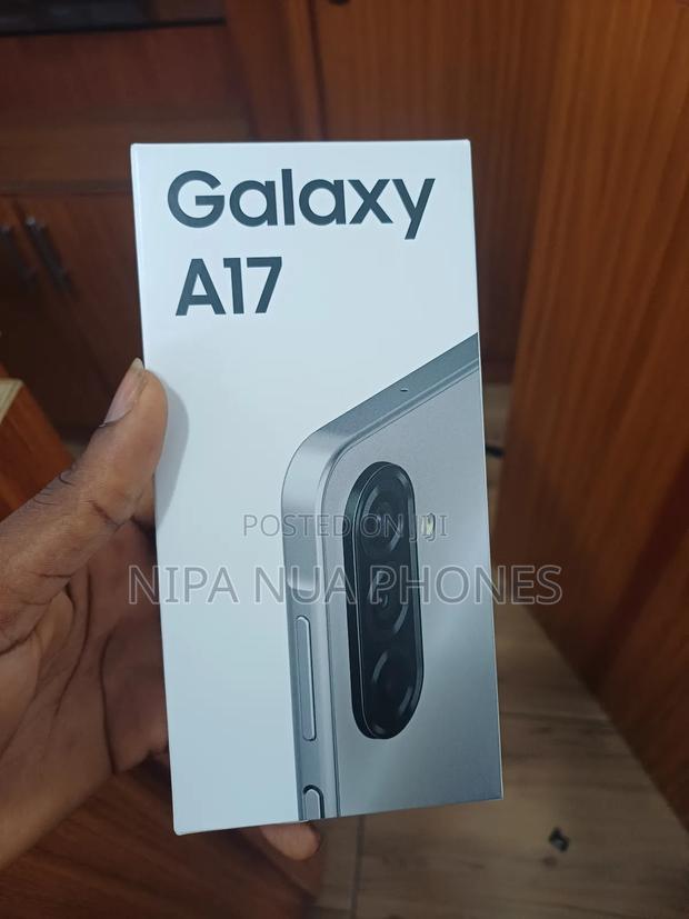 New Samsung Galaxy A17 128 GB Silver · Photo 4