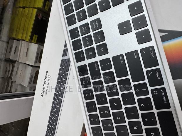 Magic Keyboard With Touch Id and Numeric Keypad (Usb-C)- Black Keys photo 3
