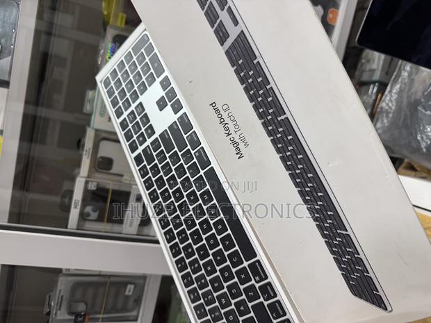 Magic Keyboard With Touch Id and Numeric Keypad (Usb-C)- Black Keys