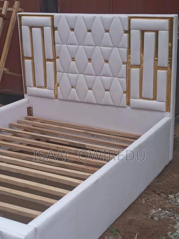 Queen Size Bed Frame · Photo 2