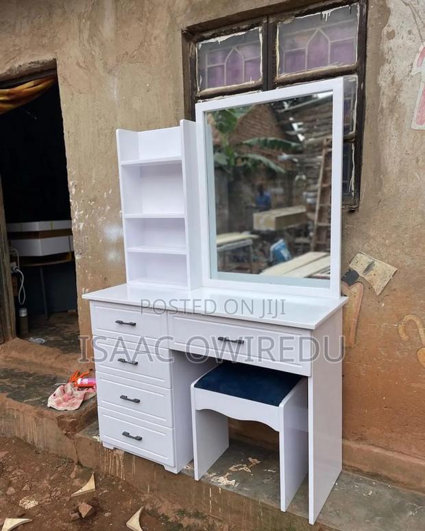 Dressing Mirror With Drawers · Photo 2