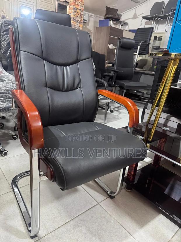 Pastor 'S Visitor Chair · Photo 3