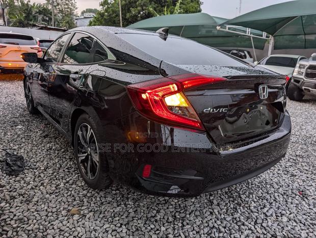 Honda Civic Touring 4dr Sedan (1.5L 4cyl) 2017 Black photo 6