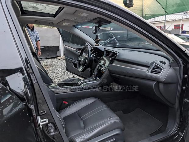 Honda Civic Touring 4dr Sedan (1.5L 4cyl) 2017 Black photo 12