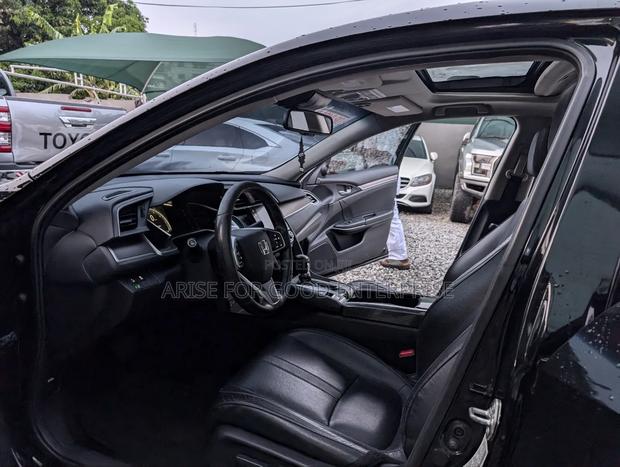 Honda Civic Touring 4dr Sedan (1.5L 4cyl) 2017 Black photo 14
