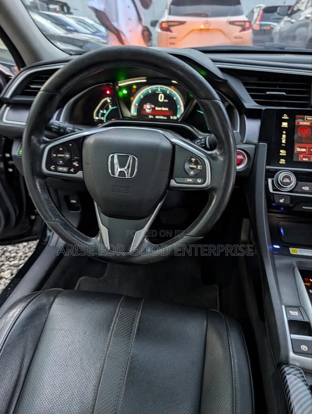 Honda Civic Touring 4dr Sedan (1.5L 4cyl) 2017 Black photo 16