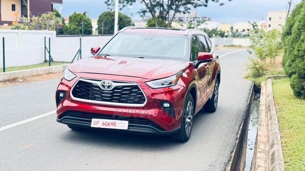 Toyota Highlander XLE AWD 2023 Red
