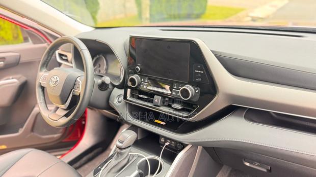 Toyota Highlander XLE AWD 2023 Red