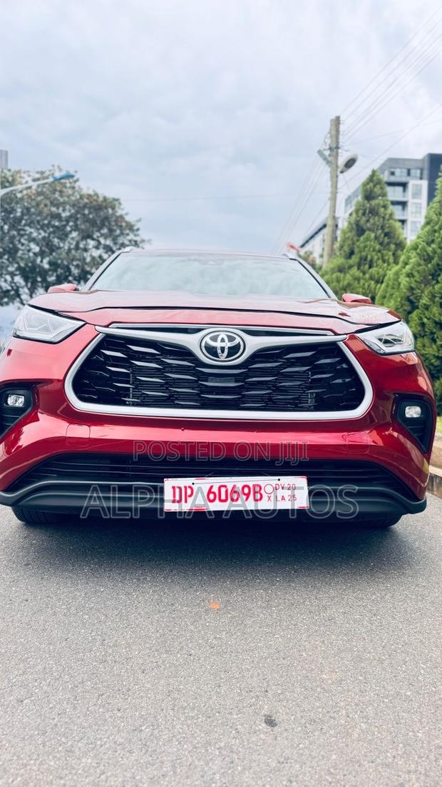 Toyota Highlander XLE AWD 2023 Red