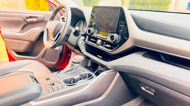 Toyota Highlander XLE AWD 2023 Red