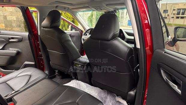 Toyota Highlander XLE AWD 2023 Red