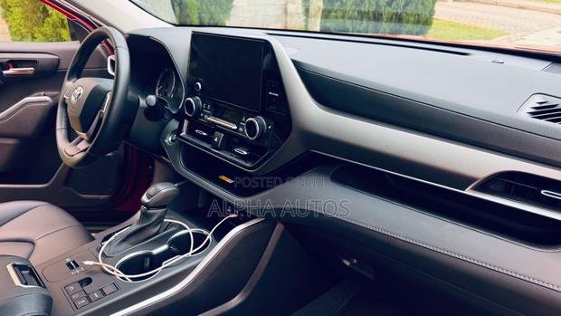Toyota Highlander XLE AWD 2023 Red